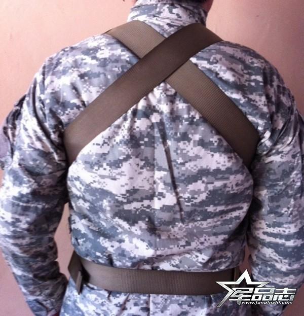 开创性折叠设计:SCAR mini战术胸挂