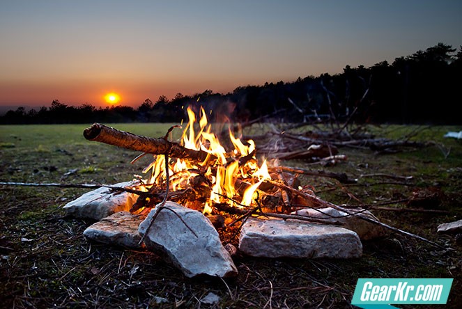 8-easy-to-learn-campfire-singalongs (1)