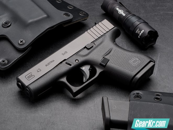 GLOCK G43袖珍手枪深度测评—-“近乎完美”的袖珍手枪？