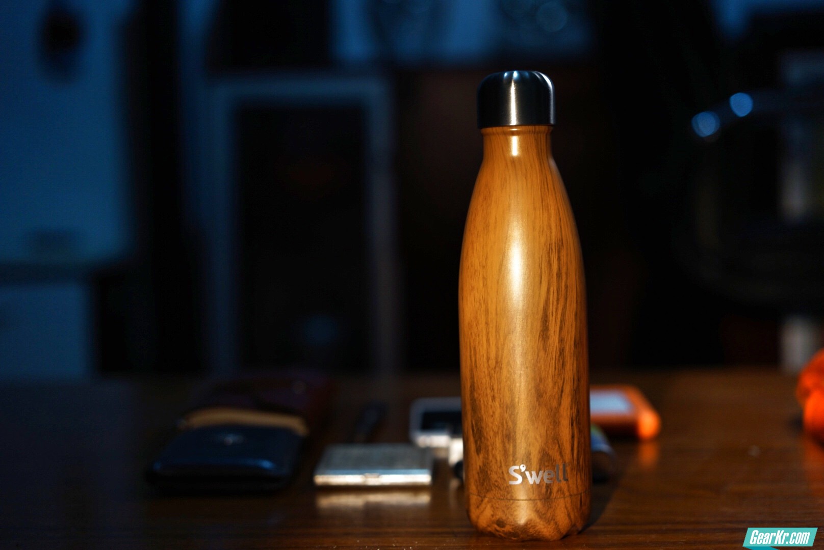 swell保温杯，瓶身流线独体造型和原木纹逼格满满不说，关键是保温保冷效果同样棒棒哒。